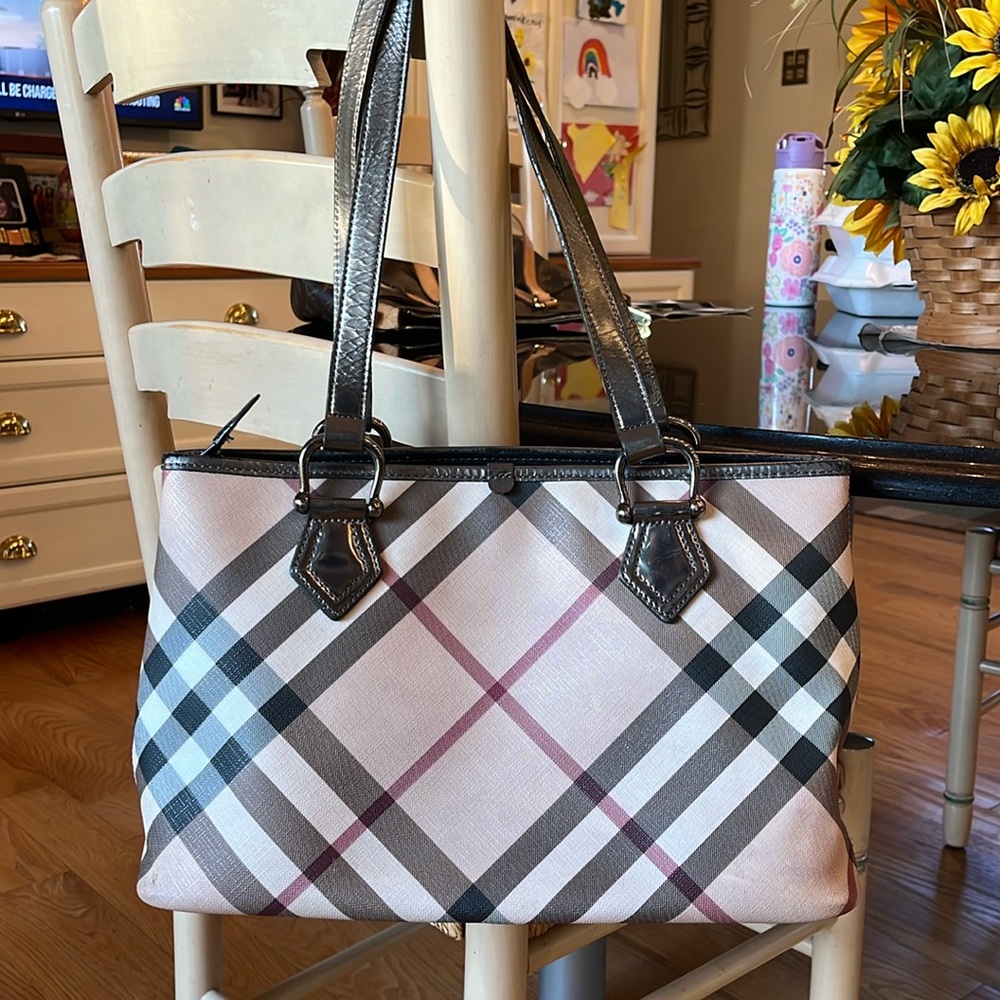 Burberry purse
